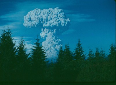 MSH 1980 ash plume from a distance.