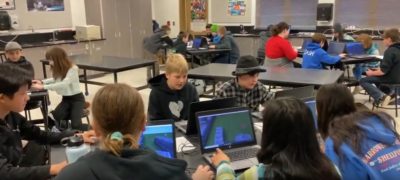 6th graders playing Minecraft.